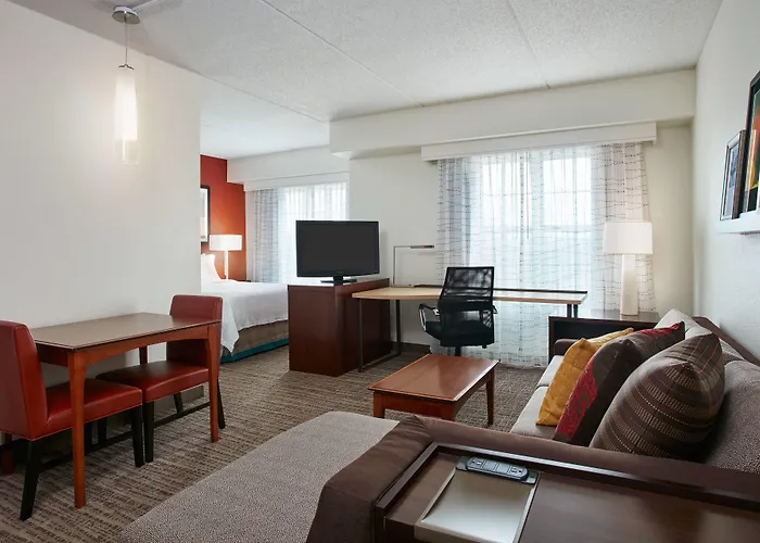By Marriott Chicago Schaumburg/woodfield Mall